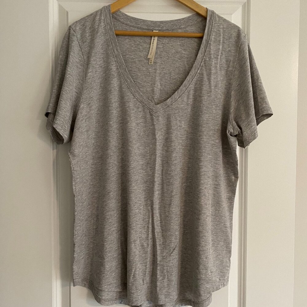 Babaton by Aritzia V-Neck Tee – Light Heather Grey – Relaxed Fit T-Shirt